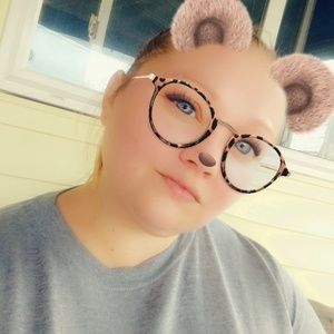 Meet your Posher, Dee